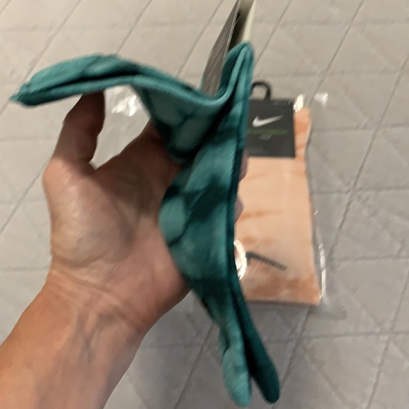 Nike Tie Dye Crew Socks, NEW - Picture 4 of 7